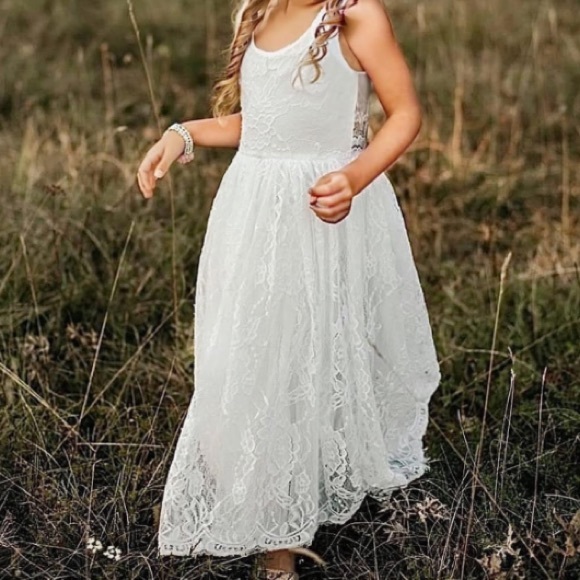 Never worn, white lace flower girl dress - Picture 4 of 6